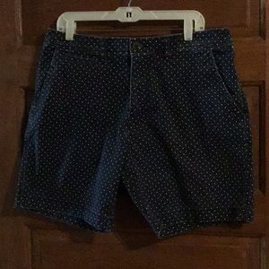 Men’s American Eagle blue polka dot short.  Size 34.